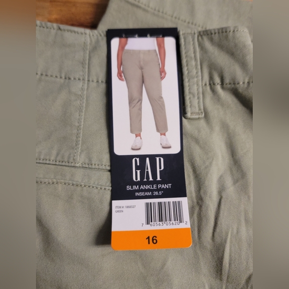 GAP Pants - GAP Ankle Pants in Khaki Green